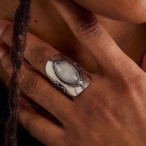 Free People Erin Ring, size 8, Moonstone/Silver, never worn